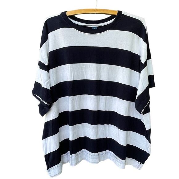 Old Navy Tops - Parisian wide striped Old Navy size 2X boxy dolman sleeved top.